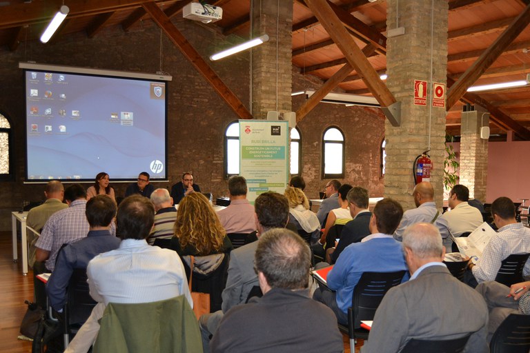 Una trentena d'empresaris rubinencs han assistit a la 9a Jornada Tècnica del projecte Rubí Brilla, celebrada al Fòrum de la Masia de Can Serra
