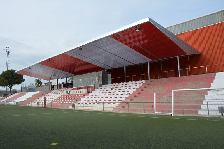La coberta de la tribuna era una vella demanda de la Unió Esportiva Rubí