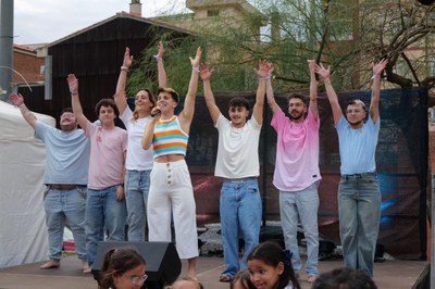 Hugo Marlo, durant la seva interpretació a la pl. Salvador Allende (foto: Ajuntament de Rubí – Localpres).