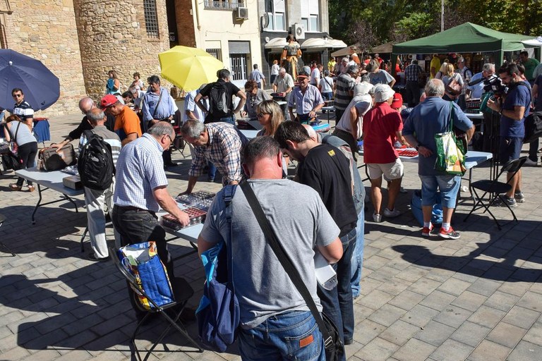 Col·leccionistes de plaques de cava  (foto: Localpres)