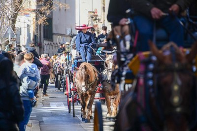 La rua dels Tres Tombs ha rememorat el passat agrícola de Rubí i, en especial, l’ofici de traginer (foto: Ajuntament de Rubí – Localpres).