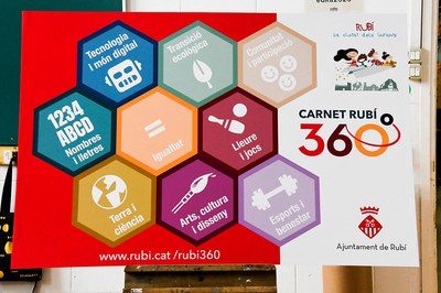 El Carnet Rubí 360 inclou un rusc amb nou competències educatives (foto: Ajuntament de Rubí - Localpres).