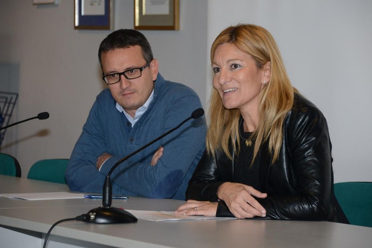 El regidor Rafael Güeto i l'alcaldessa, Ana María Martínez (foto: Localpres)