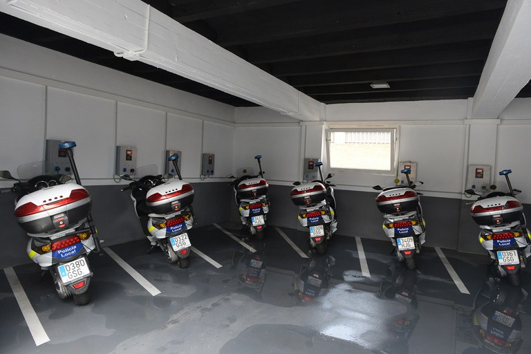 La instal·lació disposa de deu punts de recàrrega per a cotxes i motos elèctriques (foto: Localpres)