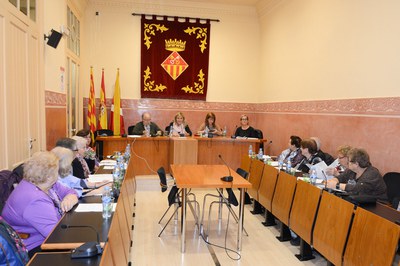 L’alcaldessa i la regidora de l’Àrea de Serveis Socials han presidit el Plenari del Consell Consultiu de la Gent Gran (foto: Localpres)