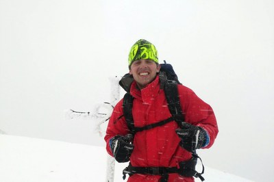 L’Alejandro Rodríguez Cuevas, després d’aconseguir un dels seus reptes a l’alta muntanya (foto cedida).