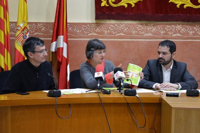 Enric Pallarès de la FACGR, Roser Tutusaus del Servei Local de Català i el regidor Jaume Buscallà