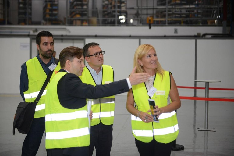 L'alcaldessa i el regidor de l'Àrea de Desenvolupament Econòmic Local han visitat les noves instal·lacions de Continental (foto: Localpres)