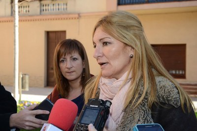 L’alcaldessa, amb la regidora de l’Àrea de Serveis a les Persones (foto: Localpres).