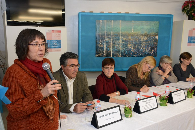 L'alcaldessa, Ana María Martínez, ha estat una de les persones que ha participat a la taula rodona (foto: Localpres)