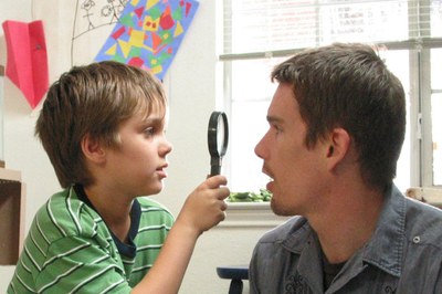 Ellar Coltrane i Ethan Hawke en una escena de “Boyhood. Moments d’una vida”.