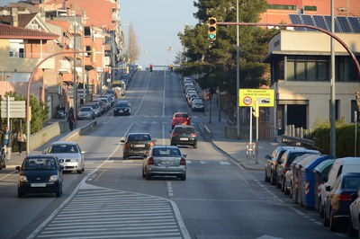 L’avinguda de l’Estatut actualment és una carretera per on hi circula un gran nombre de vehicles.
