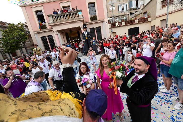 El canvi de toia de la Paula (foto: Ajuntament de Rubí - Localpres)