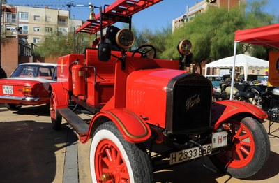 El cotxe de bombers antic de Rubí (foto: Localpres)