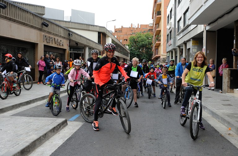 L'alcaldessa i el regidor de Comerç també han participat a la Bicicletada (foto: Localpres)