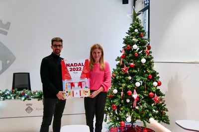 El regidor i l'alcaldessa, amb la imatge d'aquest Nadal (foto: Ajuntament de Rubí - Localpres).