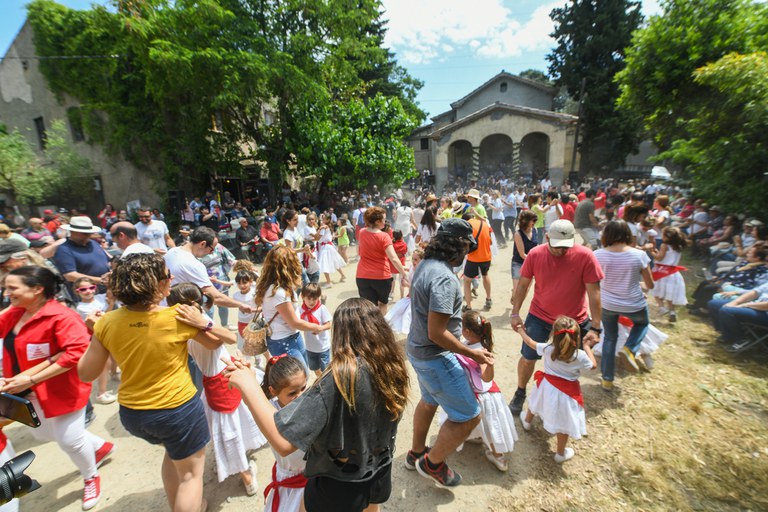 Les danses participatives de l’Esbart han posat el punt final a la jornada festiva (foto: Ajuntament - Localpres)