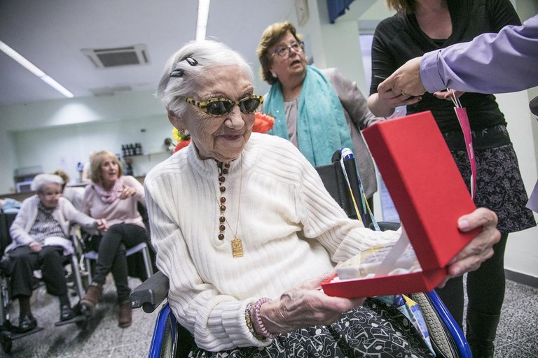 Alberta Bonfill és originària de Ripoll però fa anys que viu a Rubí. Li agrada molt conversar i una de les seves grans passions és la xocolata (foto: Ajuntament – Lali Puig)