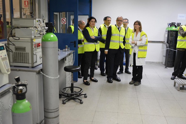 L'alcaldessa i el conseller han conegut bona part de les instal·lacions d'Abelló Linde (foto: Localpres)