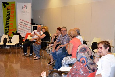 Les parelles lingüístiques han compartit una trobada a la Biblioteca Municipal .