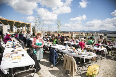 Els assistents han gaudit d'un dinar a l'aire lliure (foto: Ajuntament – Lali Puig)