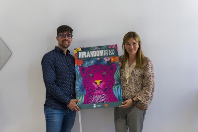 El regidor i l’alcaldessa, amb el cartell del RRandom 2022 (foto: Ajuntament de Rubí – Localpres).