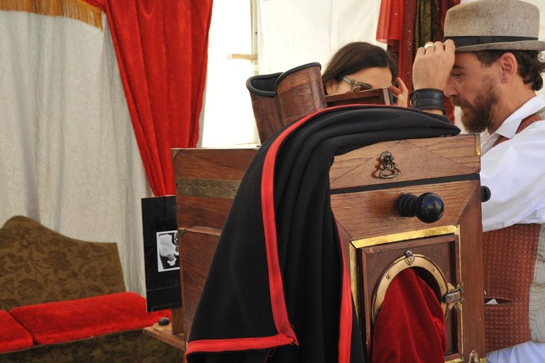 Les activitats han permès conèixer els procediments de la fotografia artesanal (foto: Localpres)