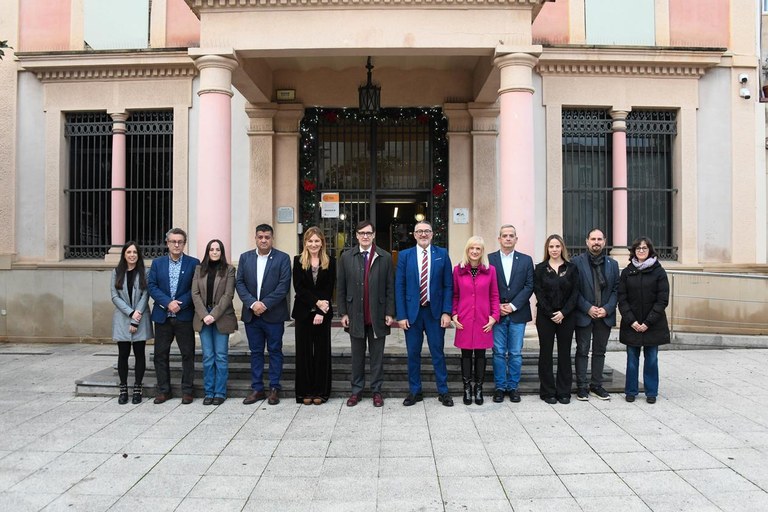 El president i part dels membres de la corporació (foto: Ajuntament de Rubí – Localpres)