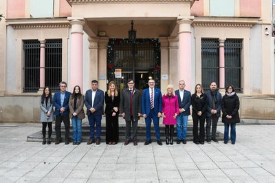 El president i part dels membres de la corporació (foto: Ajuntament de Rubí – Localpres)