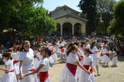 Danses participatives a la festa de l’any passat (foto: Localpres).