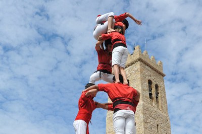 Els Castellers de Rubí durant la Festa de Sant Roc de l’any passat (foto: Localpres).