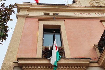 La bandera sahrauí a la casa consistorial  (foto: Ajuntament de Rubí).