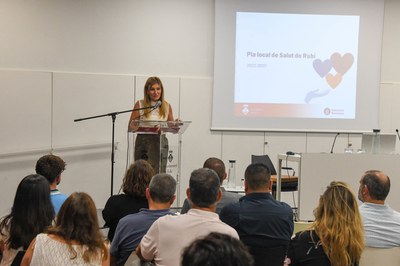 L’alcaldessa, durant la presentació del Pla local de salut de Rubí 2022-2027 (foto: Ajuntament de Rubí – Localpres).