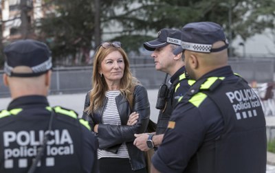 La nova unitat amb l’alcaldessa durant la presentació als mitjans de comunicació (foto: Ajuntament de Rubí-Localpres).
