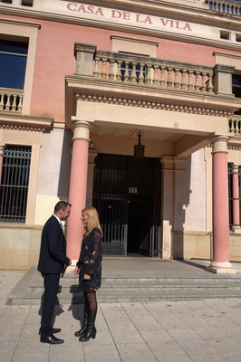 Jordi Ballart i Ana María Martínez, a les portes de l'Ajuntament (foto: Localpres)