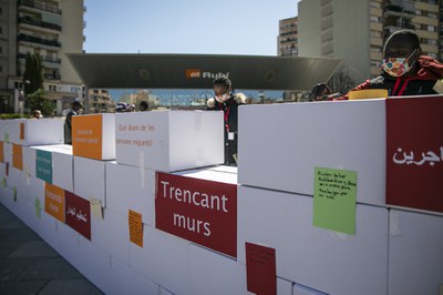 La proposta ‘Trencant Murs’ va combatre el racisme a la COLOR week    (foto: Ajuntament de Rubí – Lali Puig).