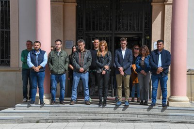 El minut de silenci ha tingut lloc a la plaça Pere Aguilera (foto: Ajuntament de Rubí - Localpres).