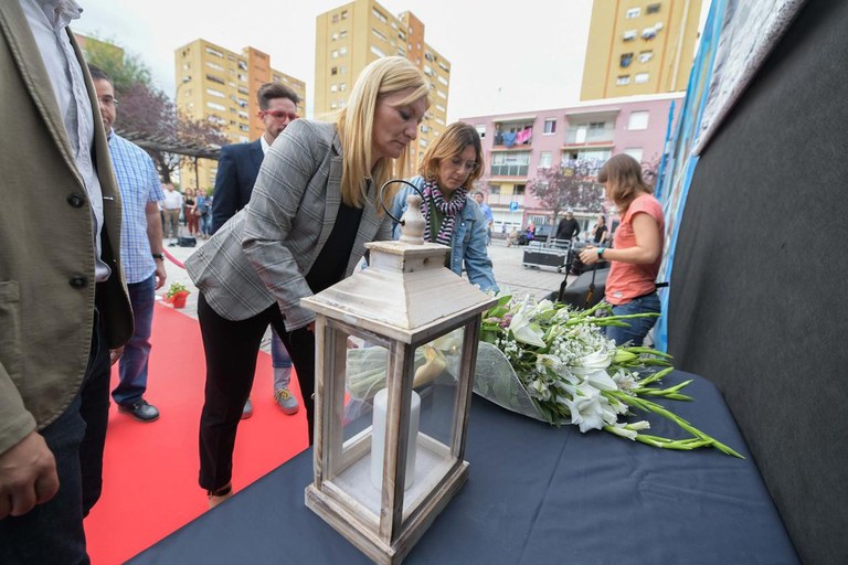 Els portaveus dels grups municipals han encetat l'ofrena floral (foto: Ajuntament - Localpres)