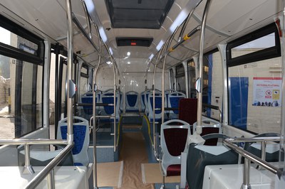 Com la resta de vehicles, aquests nous autobusos també disposen de seients de diferent color reservats per a gent gran, embarassades i usuaris amb mobilitat reduïda