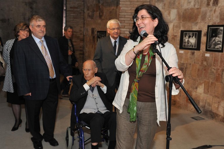 L'alcaldessa ha agraït l'obra del fotògraf (foto: Localpres)