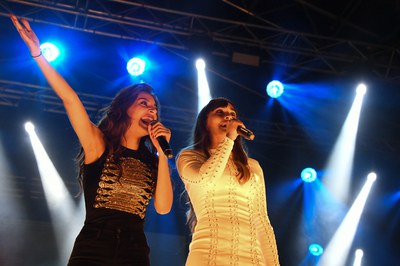 Ana Guerra i Aitana repetiran a Rubí després de la seva actuació de l’any passat (foto: Ajuntament de Rubí – Localpres).