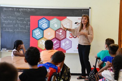 L’alcaldessa ha explicat el projecte del Carnet 360 a l’alumnat de 4t de primària del Teresa Altet   (foto: Ajuntament de Rubí - Localpres).