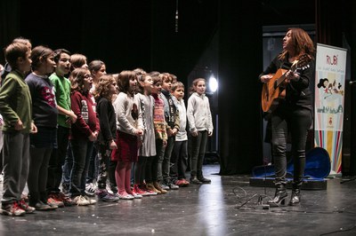 Les corals infantils i juvenils han ofert el concert que havien d'interpretar durant el Dia Universal dels Drets de la Infància (foto: Ajuntament – Lali Puig)