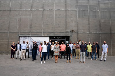 Foto de grup dels i les participants al tast final dels Premis Vinari (foto: Ajuntament de Rubí – Localpres)