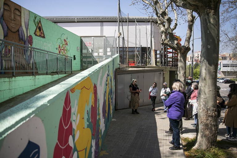 Ruta de l'Street Art amb gent gran (foto: Ajuntament de Rubí - Lali Puig)