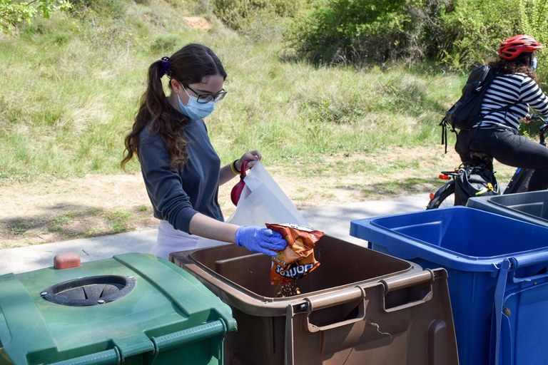 S'han habilitat contenidors per poder separar els residus (foto: Ajuntament de Rubí – Localpres)