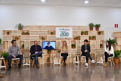 The mayor and councilors and, connected electronically, MEP Javier López Fernández (photo: Rubí City Council - Localpres).