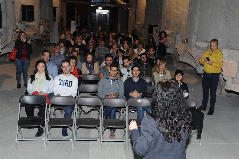 Representantes de los comercios que han participado en el proyecto han asistido este lunes a la entrega de los distintivos