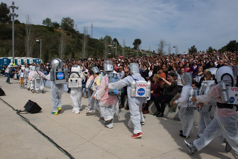 Famílias i alumnos han disfrutado de un viage por el espacio (Foto: Localpres)