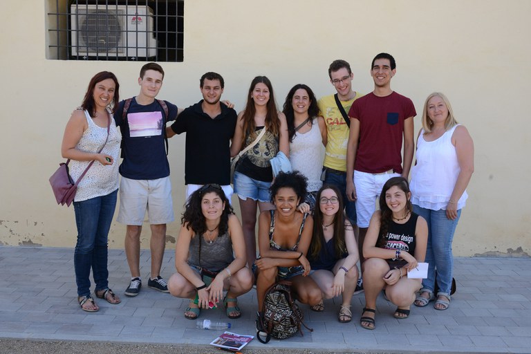 Una decena de alumnos han visitado la Masía de Can Serra para conocer de primera mano el proyecto Rubí Brilla (foto: Localpres)